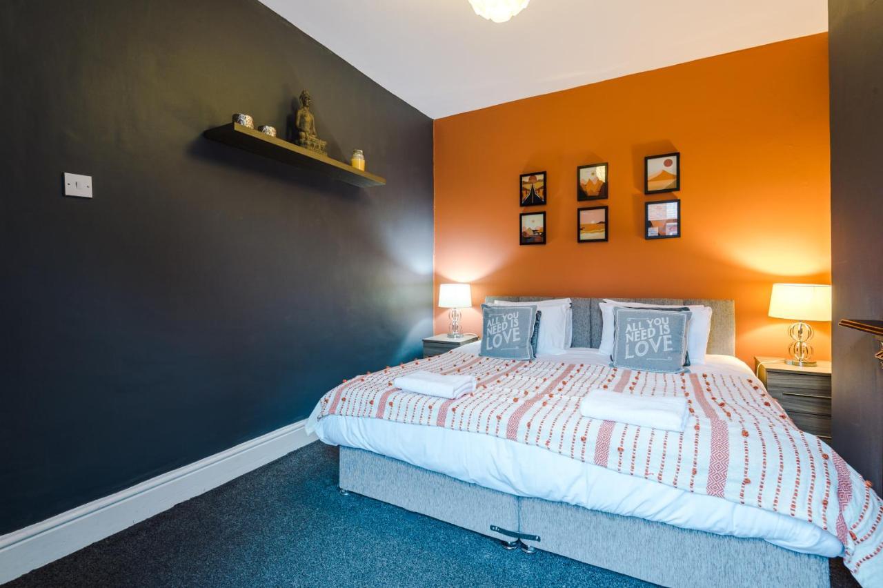 Spacious Modern Chester Home - Great Location Extérieur photo