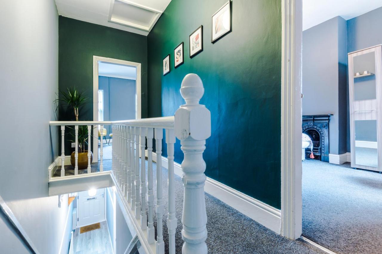 Spacious Modern Chester Home - Great Location Extérieur photo