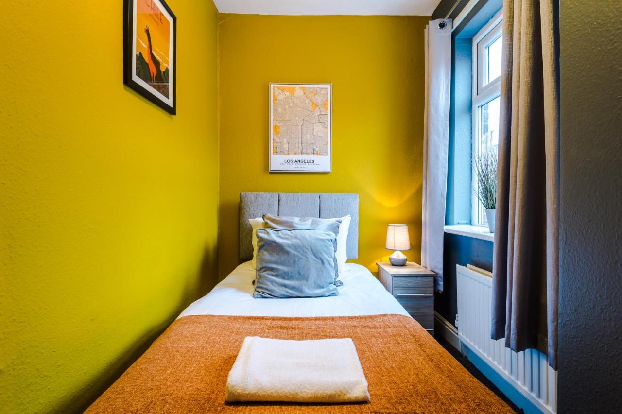 Spacious Modern Chester Home - Great Location Extérieur photo